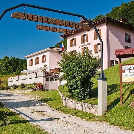 Albergo Alpino Da Tullio Avio Exteriör bild