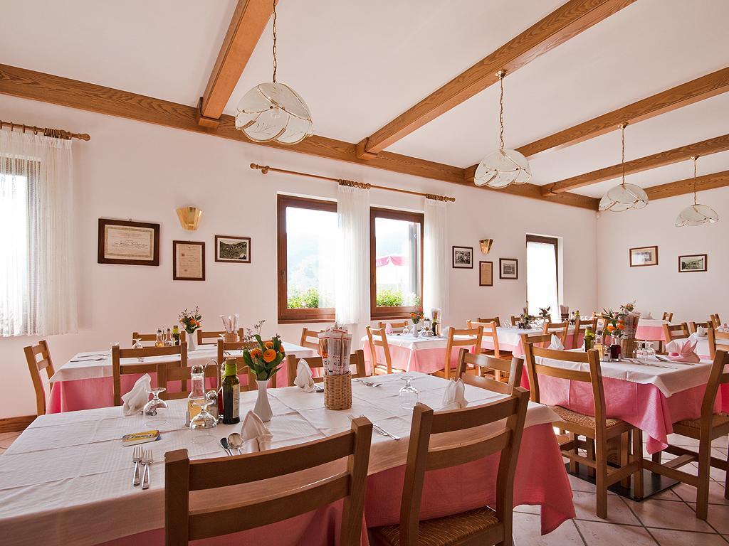 Albergo Alpino Da Tullio Avio Exteriör bild