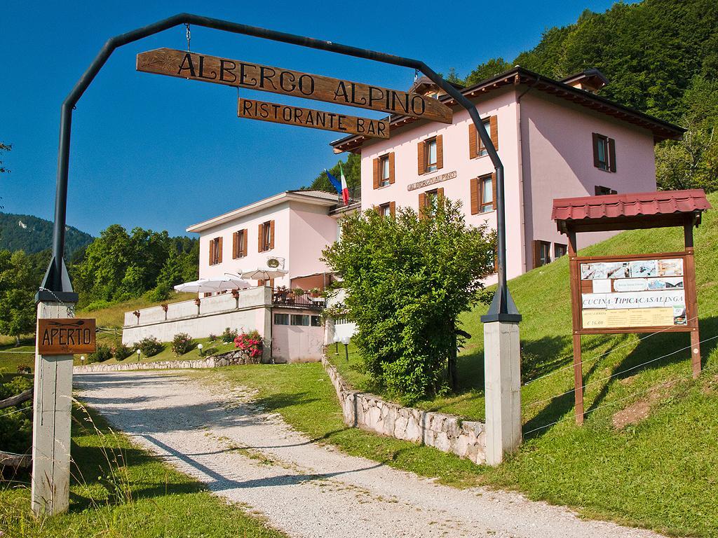 Albergo Alpino Da Tullio Avio Exteriör bild